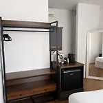 Landlord 71 - Guest house